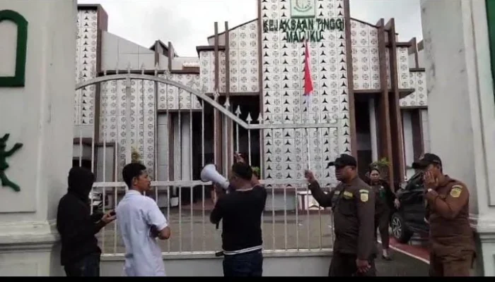 Koalisi LSM Maluku Desak Kajati Maluku Copot Oknum Jaksa Penerima Uang Rp.4 Miliar dari PT Nailaka Indah