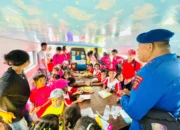 Polairud Polda Maluku Edukasi Anak PAUD di Ambon saat Kunjungi Kapal Perpustakaan dan Klinik Terapung