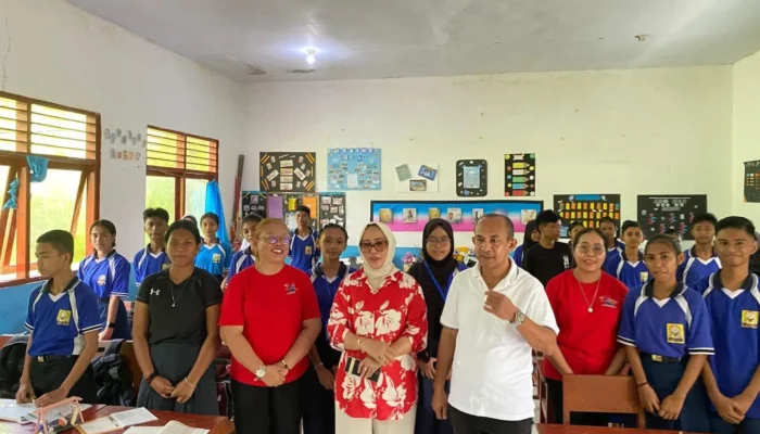 Prihatin Kondisi Bangunan Sekolah, Wakil Walikota  Ambon Sambangi SMP Negeri 13 Ambon