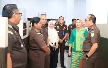 Perdana Berkantor di Kejati Maluku, Rudy Irmawan Kajati Maluku Yang Baru Sapa Seluruh Pegawai Dengan  Nuansa Kekeluargaan