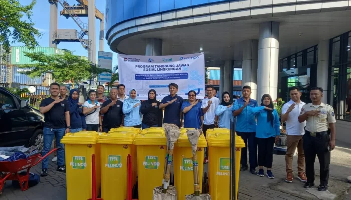 Cegah  Gorong-Gorong Jalan Tidak Tersumbat  Hingga Banjir, Pelindo Ambon Bersih-Bersih Sampah