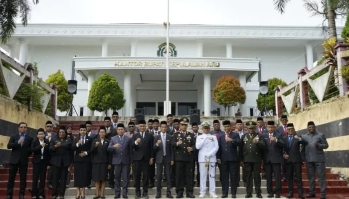 Bupati Aru Bertindak Selaku Inspektur Upacara di Hari Pahlawan Nasional