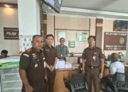 Giliran Berkas  Tiga Tersangka Mantan Perangkat Negeri Tiouw  Dibawa ke Pengadilan