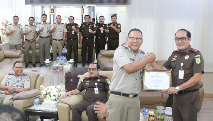 Sukses Tuntaskan Kasus Pertanahan di Maluku, Kajati Maluku Terima Penghargaan dari Menteri ATR/BPN  RI