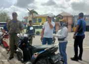 Gelar Jumat Bersih, Pemkab Aru Bersihkan Sejumlah Titik di Kota Dobo