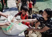 Kodaeral IX Gelar Aksi “Aku Cinta Laut 2026” Karya Bakti Bersih-Bersih Pantai Negeri Saleman