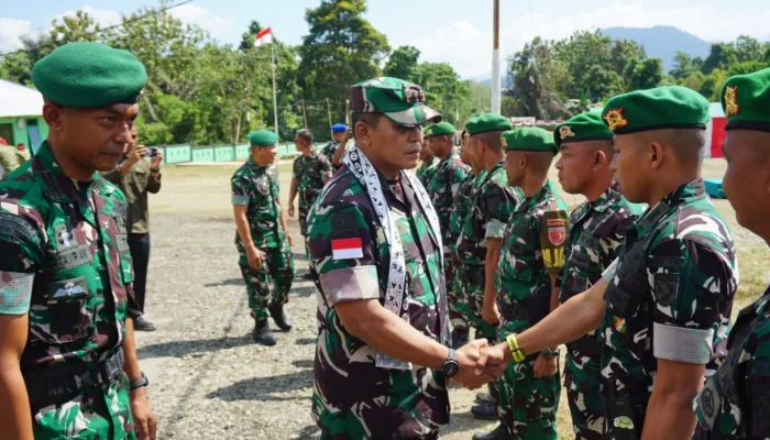 Kunjungi Bumi Saruma, Pangdam XV/Pattimura Tegaskan Pentingnya Mental dan Pola Pikir Prima Prajurit