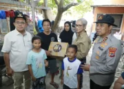 Kapolda NTT Tinjau Rumah Warga Terdampak Gempa, Salurkan Bantuan Sosial