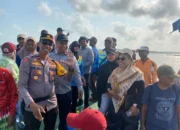 Meriahkan  HUT RI Ke-81,  Polsek Marlasi Sukses Gelar Pembentengan Bendera Ukuran  81 Meter di Pulau Jedan