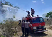 Respons Cepat Cegah Api Meluas, Polres MBD dan Damkar Padamkan Kebakaran Lahan di Tiakur