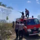 Respons Cepat Cegah Api Meluas, Polres MBD dan Damkar Padamkan Kebakaran Lahan di Tiakur